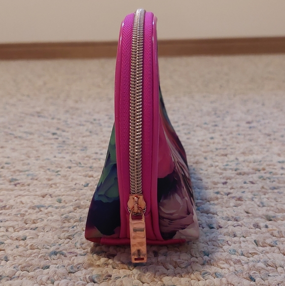 Ted Baler Cosmetic Case - Picture 2 of 5